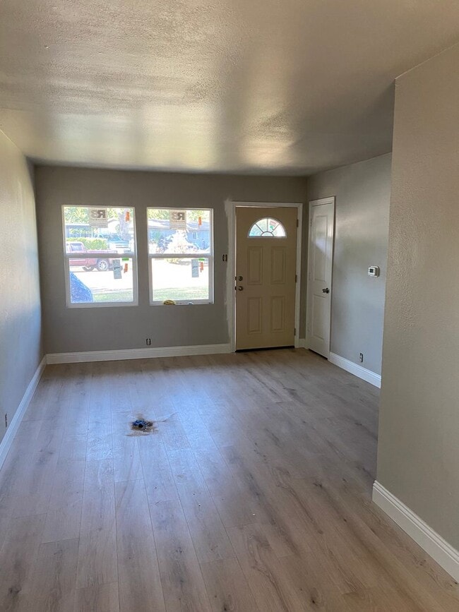 Photo - 807 Raleigh Cir