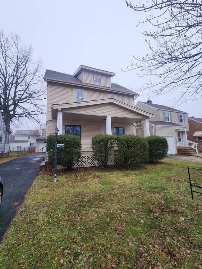 Building Photo - Charming 3-Bedroom Property in Prime Location