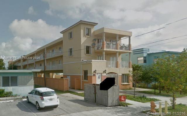 Building Photo - 1453 SW 3rd St Unit 302