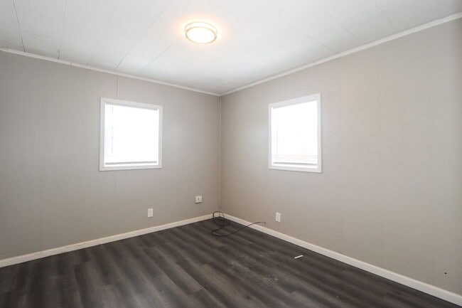 Photo - 3932 Main St Unit 2R