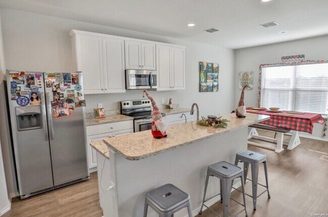 Photo - 6011 Macdona Ridge