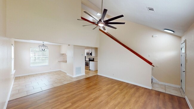 2206 Lazy Ridge Dr
