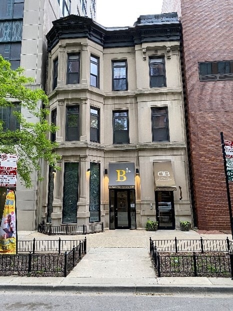 Building Photo - 15 E Pearson St Unit 3