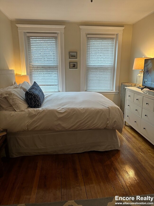 Photo - 213 Kelton St