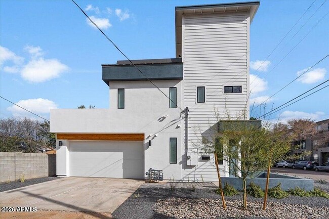 Photo - 230 W Monterosa St