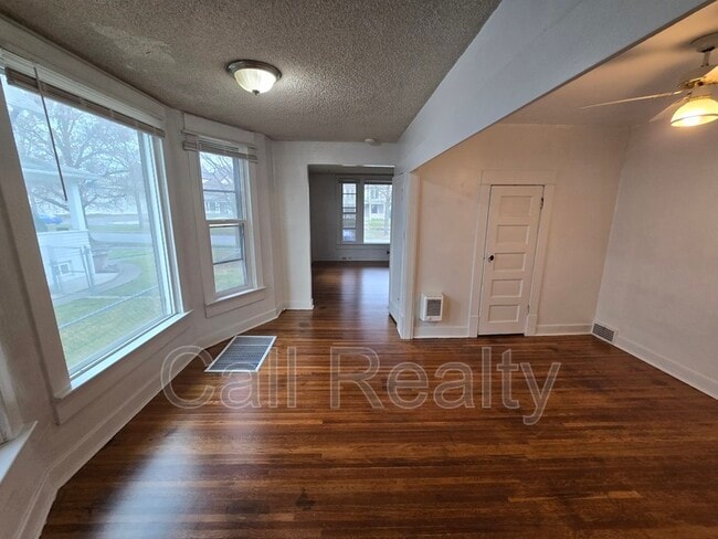 Photo - 1028 E Mission Ave Unit A