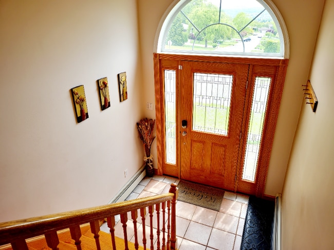 Photo - 406 Roanoke Ln