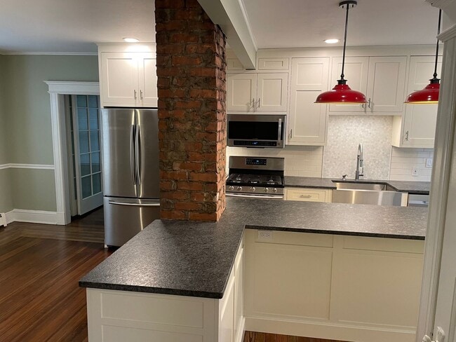 245 Whiting Ln