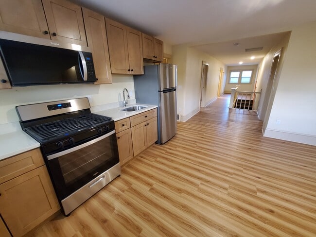 Building Photo - 2240 SE 20th Ave Unit B