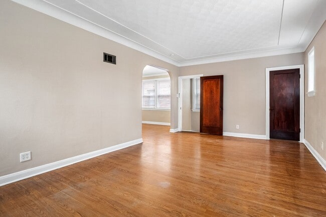 Photo - The Big Ol-eetha Unit 5030A