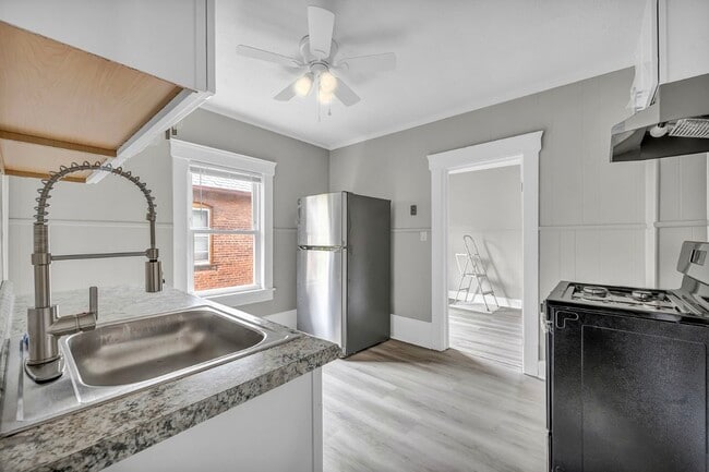 Photo - 2023 Robin St Unit Upper