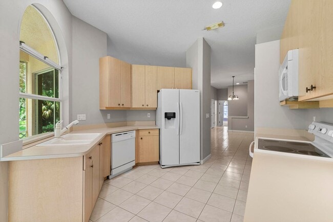 Photo - **Beautiful 3/2 home and a prime location!**