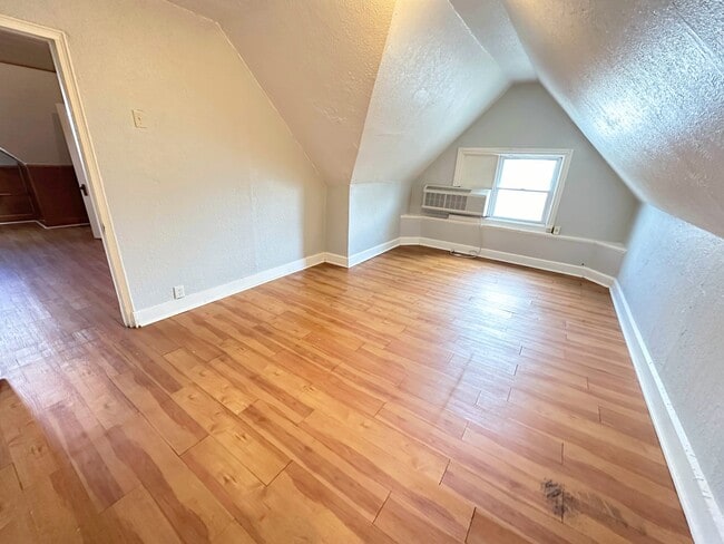Building Photo - 7467 Schoyer Ave Unit 3