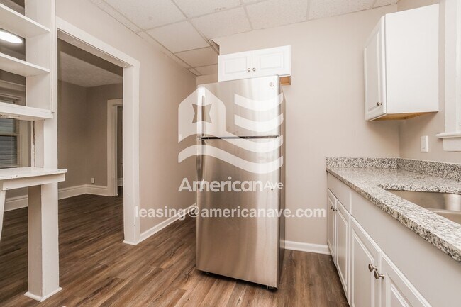 586 Johnston Ct