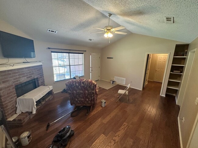 Photo - Beautiful 3 Bed, 2 Bath Home in Springdale! Available 8/1