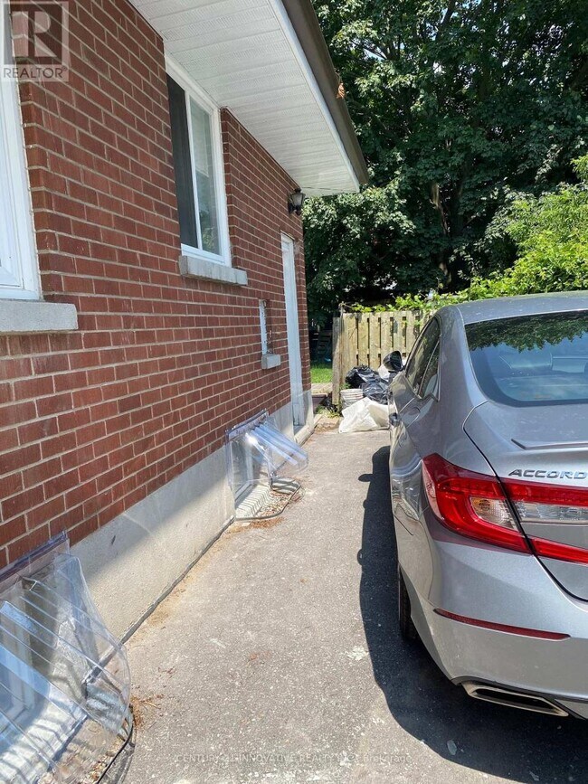 Photo - 215 Wilson Rd S