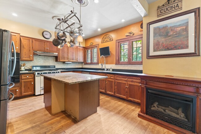 Photo - 2260 5th Ave