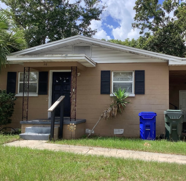 Building Photo - Charming Three-Bedroom, One-Bathroom Singl... Rental