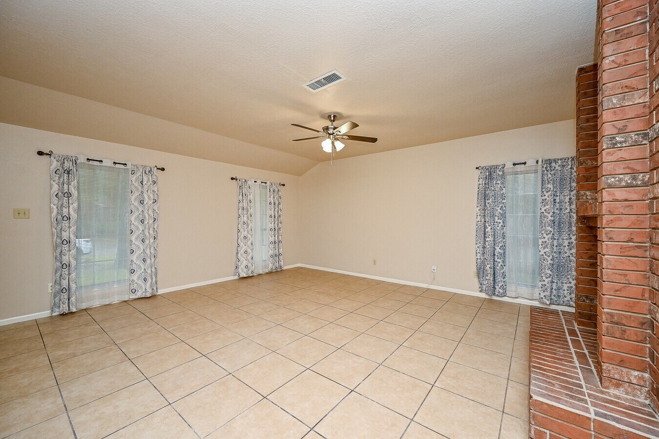 Photo - 72 Laughing Brook Ct