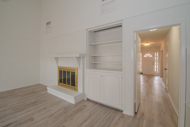 Photo - 5975 Townhouse Ln