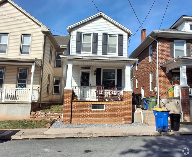 Building Photo - 2 Bedroom 1.5 Bathroom in Middletown Rental