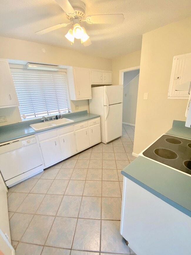 Photo - 2/1.5 NE Jackson Townhome