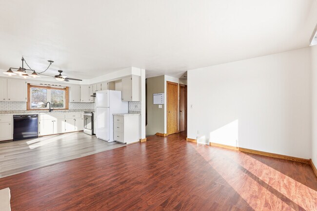 809 W Ridgeview Dr