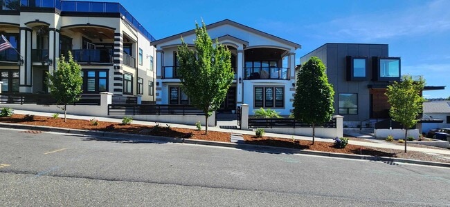 Building Photo - 1133 N 33rd Pl