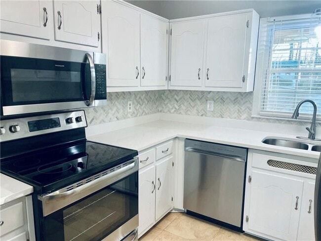Photo - 637 Rae Dr SW