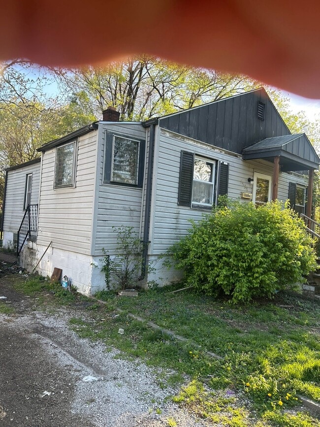 5538 Avon Pl