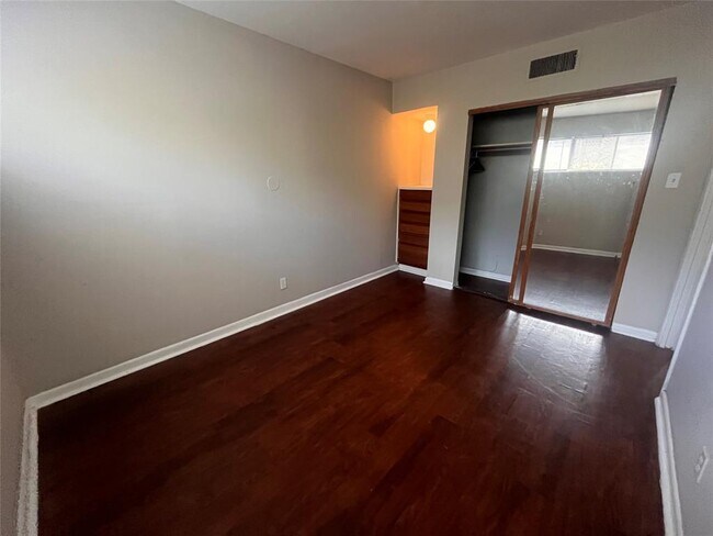 Photo - 3304 Red River St Unidad 103