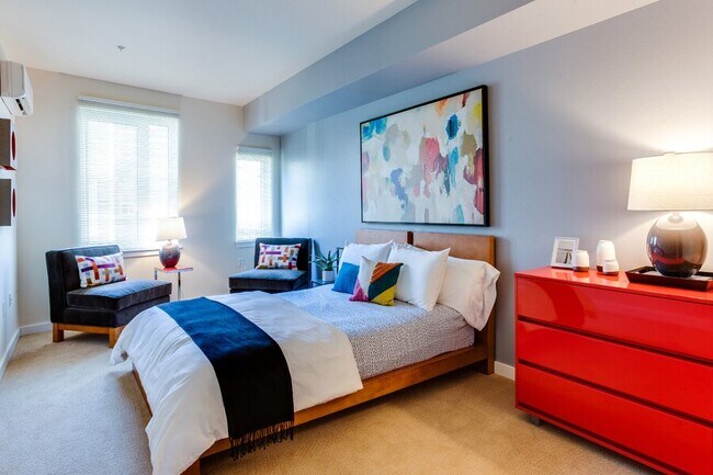 El aire acondicionado centralizado, las grandes ventanas y los vestidores ofrecen el estilo de vida más cómodo - The Matisse