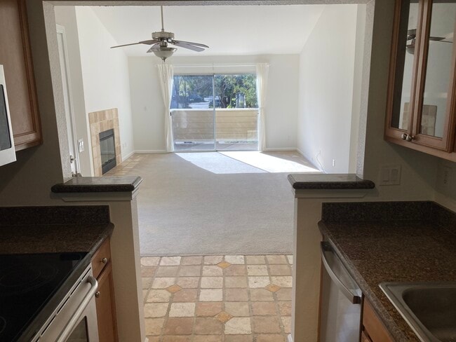 Living room - 100 Reflections Dr Unit 21