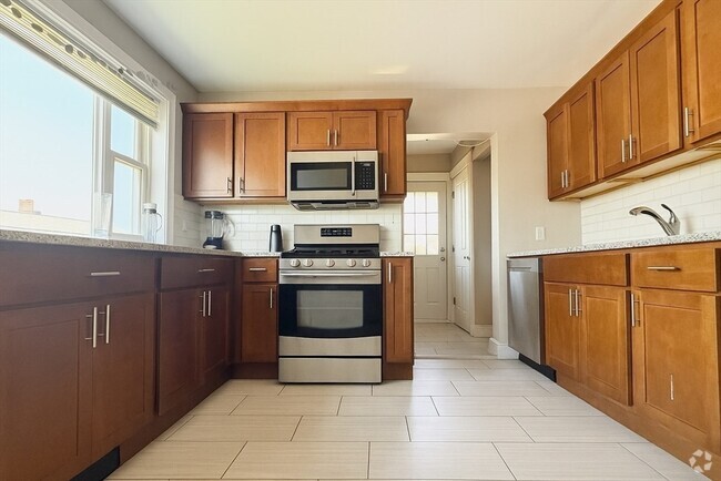 Building Photo - 128 Lawrence St Unit B Rental