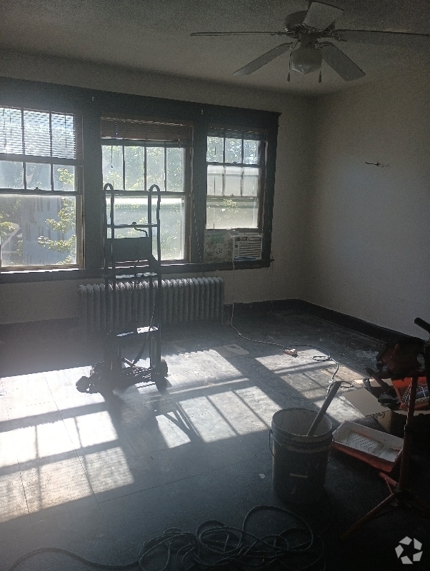 Building Photo - 33 Elmwood Ave Rental