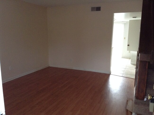 Photo - Convenient 2 Bedroom Townhome Near UCF & Full Sail – Available Now!