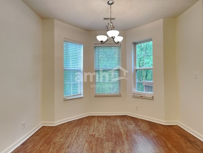 Photo - 300 Ella St