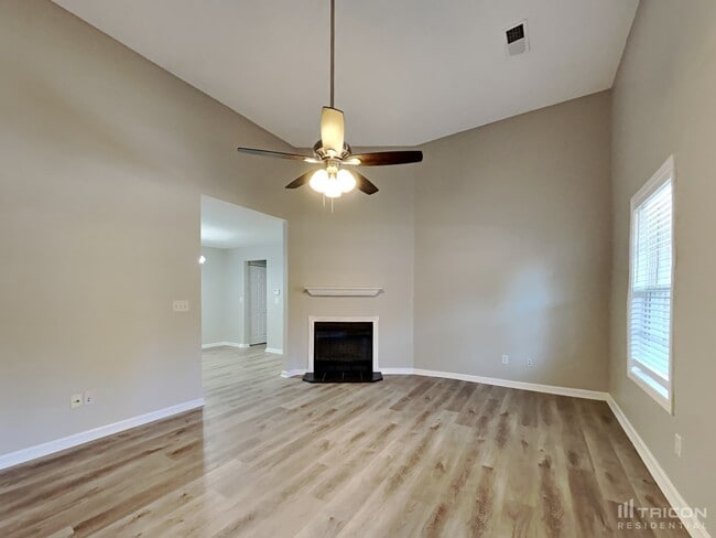 Photo - 374 Chesapeake Way