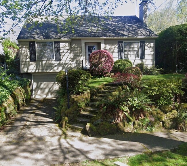 Building Photo - Beautifully Renovated Reed Neighborhood Craftsman | Huge Backyard | Available Mid-August