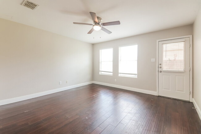 Photo - 1428 Waterford Dr