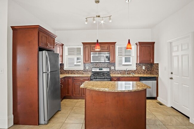 Building Photo - 167 Jefferson Ave Unit 1 Rental