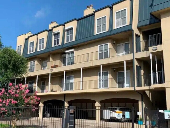 Photo - 921 Marine Dr Unidad 332