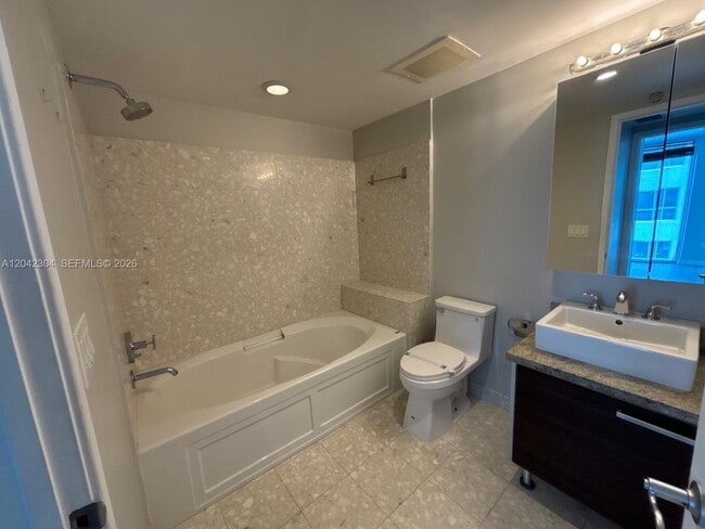 Photo - 185 SW 7th St Unidad 1410