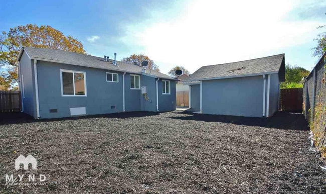 Photo - 579 El Paseo Dr