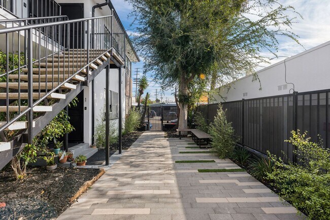 5563 W Pico Blvd