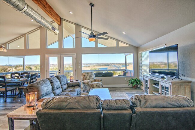 Photo - 1526 Lakeside Dr W