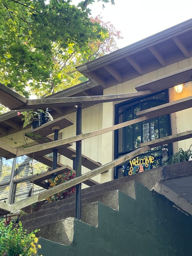 Photo - 930 N Warrick St