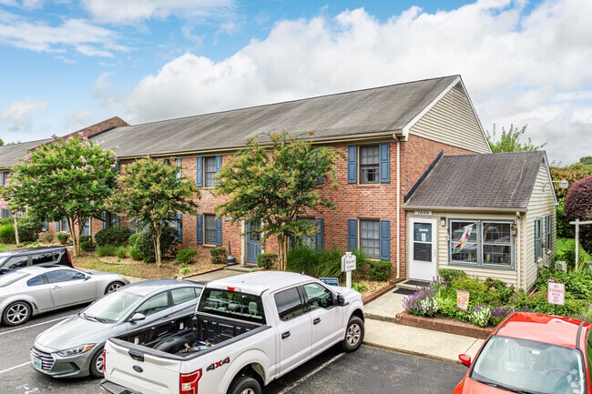 Colonial Point Apartments
