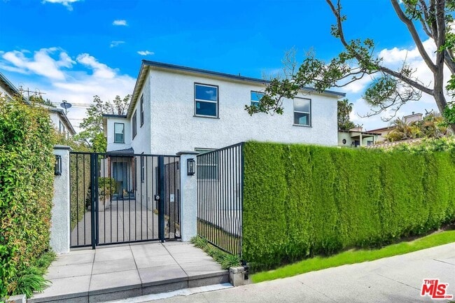 Building Photo - 11575 Riverside Dr