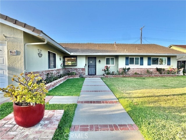 Building Photo - 960 Junipero Dr Rental